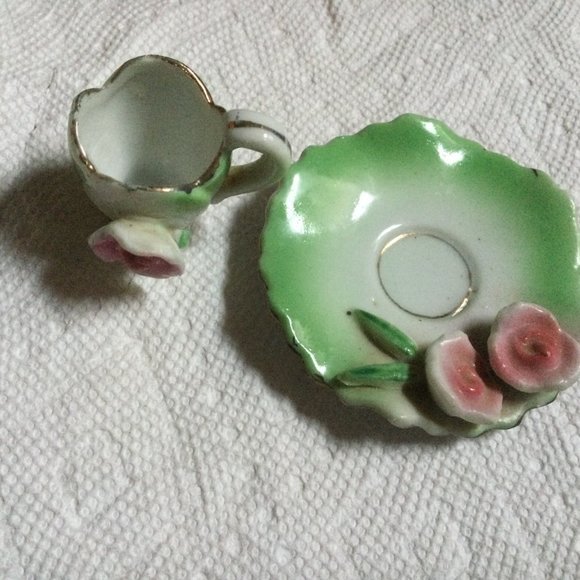 Vintage- miniature/ tiny TEA CUP AND SAUCER- made in Japan-3D pink Flower - Picture 2 of 9